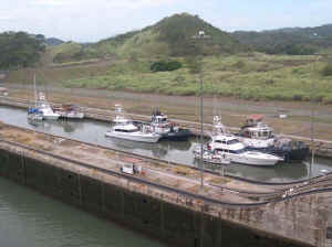 CanalWait.jpg (98776 bytes)