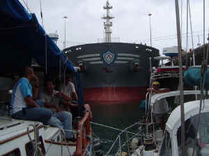 LesShip.jpg (69034 bytes)