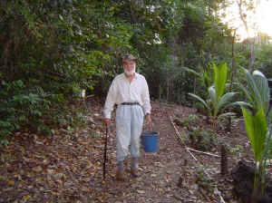 DieterBucket.jpg (131946 bytes)